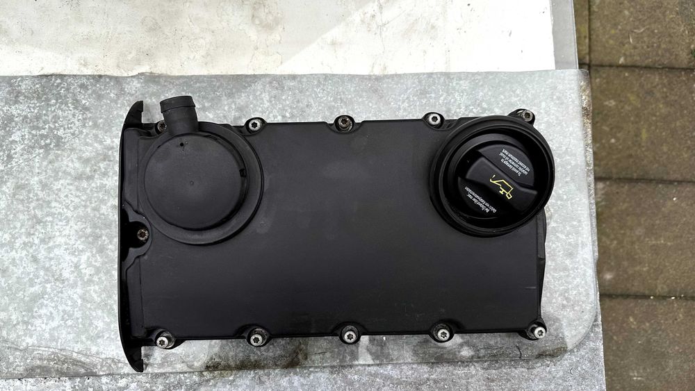 Продам клапану кришку Audi A6 2,0 дизель