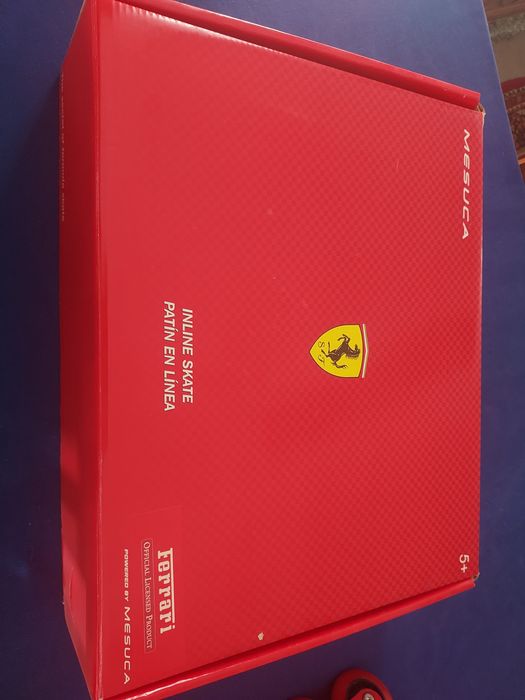 Patins em linha da Ferrari
