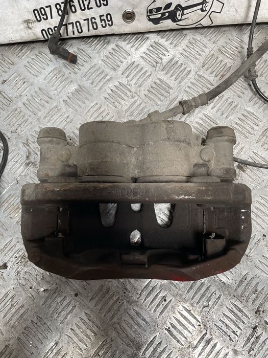 Супорт передній лівий правий Mercedes Vito W639