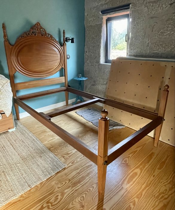 Vendo Cama de Viúva (Corpo e Meio) - Excelente Estado - 110x190