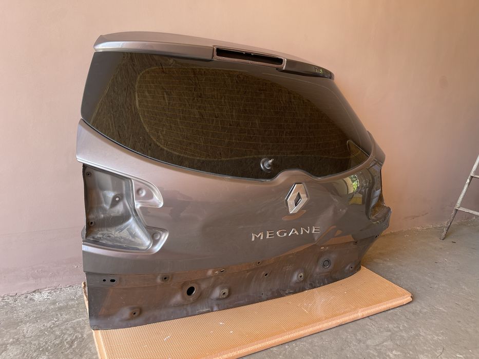 Кришка багажника Ляда на Меган 3 уніресал. В зборі. Оригінальна.