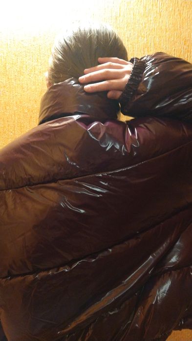 Лакова куртка Bershka марсала