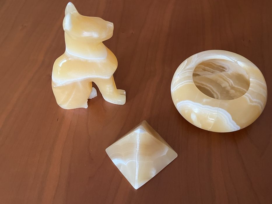 Conjunto de peças em alabastro egípcio