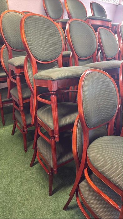 Krzesła medaliony masywne