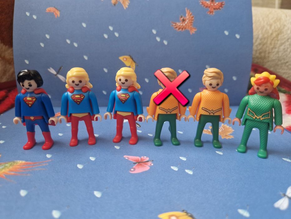 Kinder Surprise DC Playmobil.