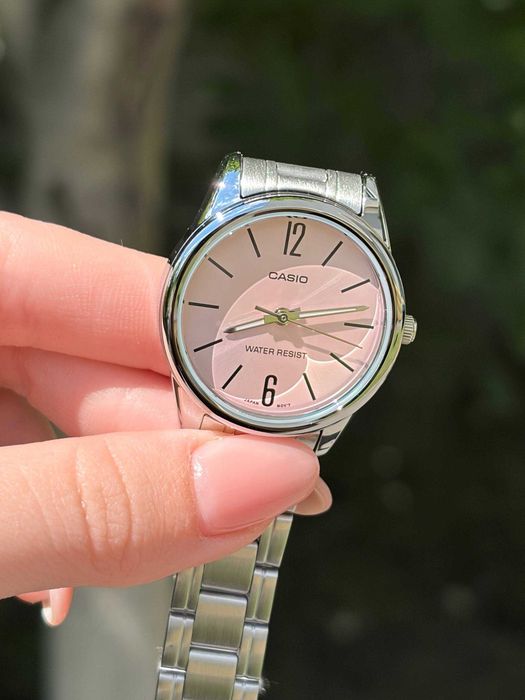 Жіночий годинник Casio LTP-V005D-2B3 та LTP-V005D-4B2 .