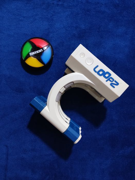 Интерактивные музыкальные игры Loopz Mattel и Simon Hasbro.
