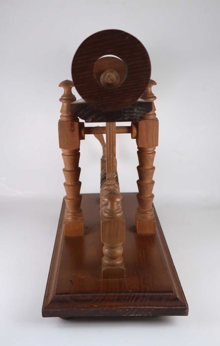 Decantador antigo em madeira