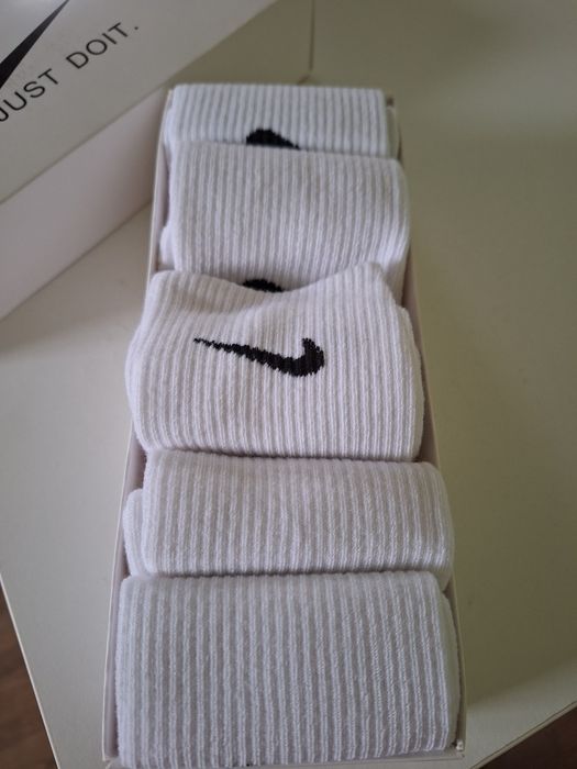Białe skarpetki Nike
