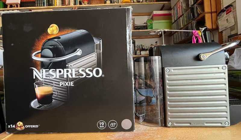 NESPRESSO Pixie Coffee Machine64282705512962123