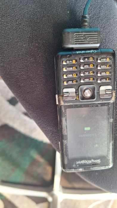 Sony Ericsson  z ładowarką
