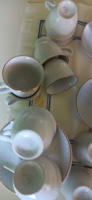 8 chávenas de café, com pires, "Royal China"