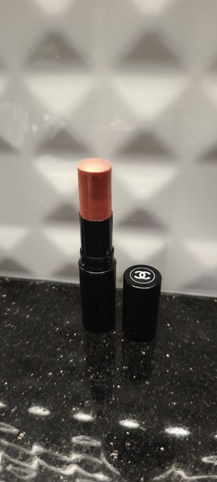 Rozświetlacz w sztyfcie Chanel Baume Essentiel Rosée