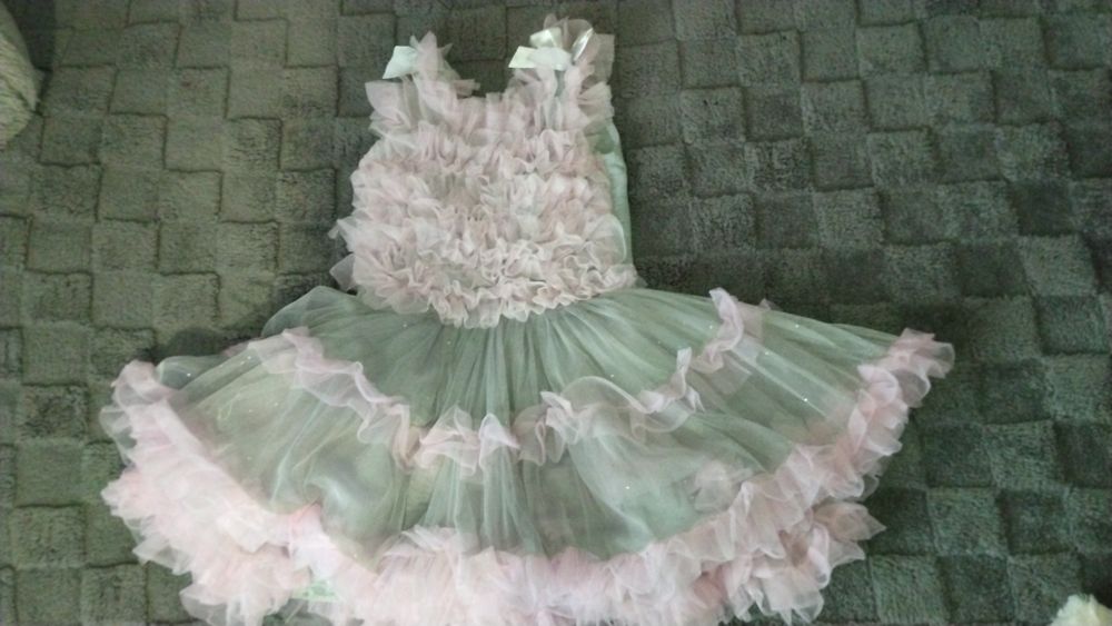 Дитяче плаття з фатіном