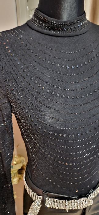 Body z siateczki i czarne kamyki