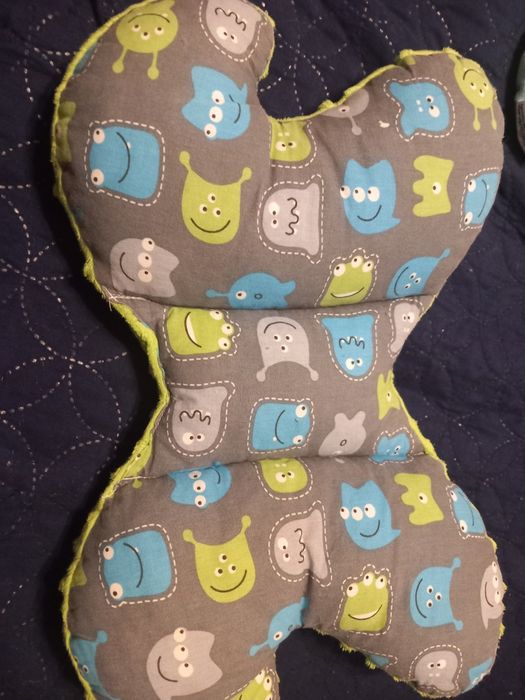 Dwie poduszki motyl dla niemowlat firma medipartners