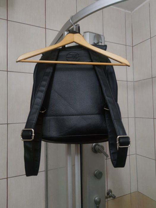 plecak plecaczek męski meatfly sportowy na laptopa elegancki. zapinany