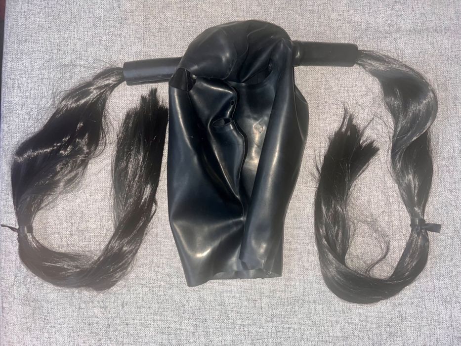 981/ Teatr Kostium maska M latex lateks czarna dwa kuce zamek