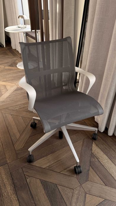 Krzesło biurowe Herman Miller Setu – design premium, dobry stan. 1szt.