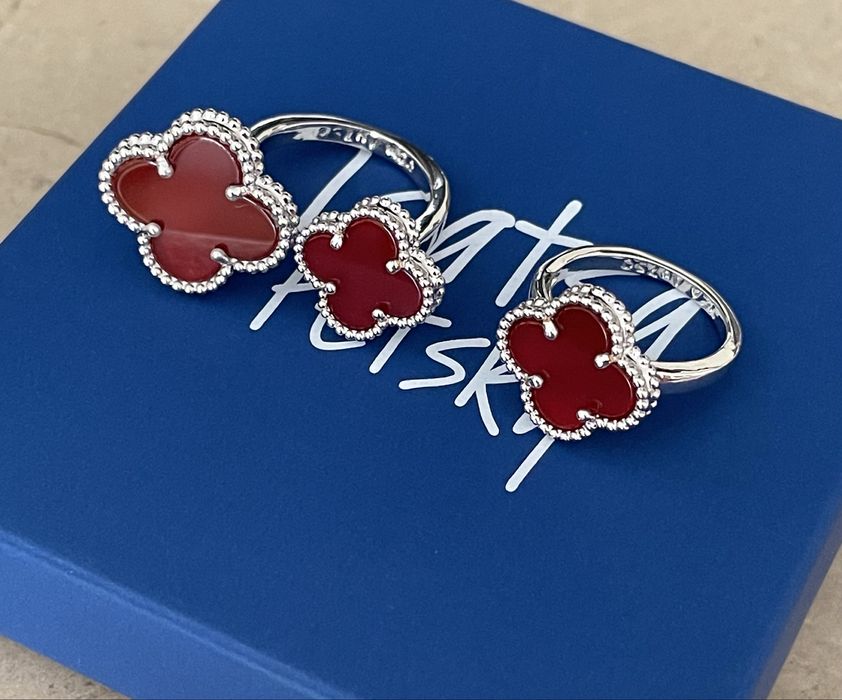 Прикраси конюшина Van Cleef