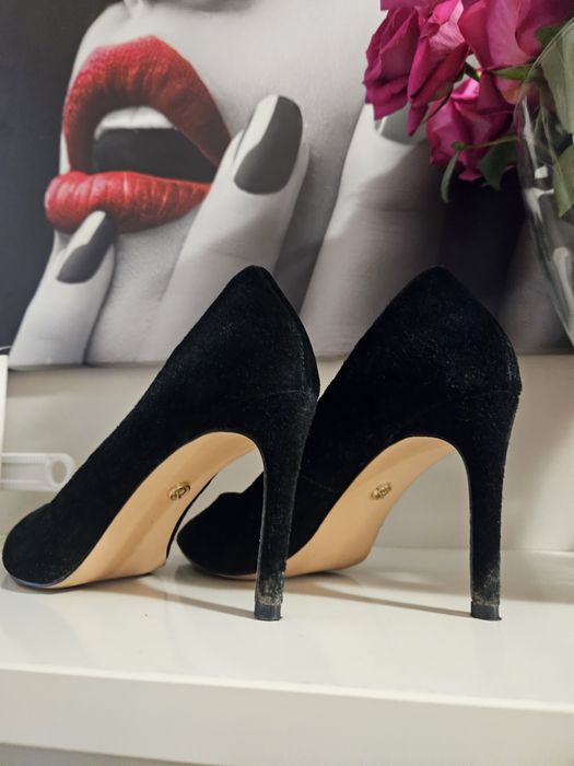 Sprzedam czarne szpilki