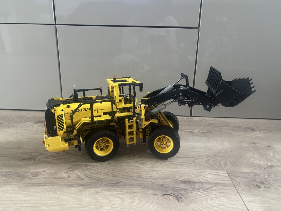42030 Lego Technic koparka Volvo