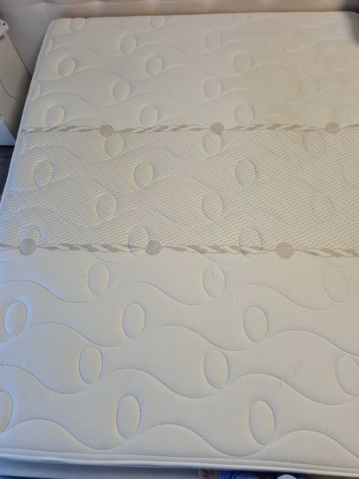 Colchão  Molaflex 200 cm por 160