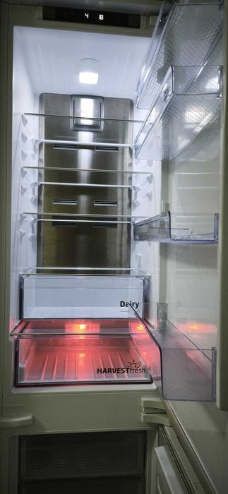 Frigorífico combinado BEKO BCNA306E3SN (193,5 x 54 x 54,5 cm)