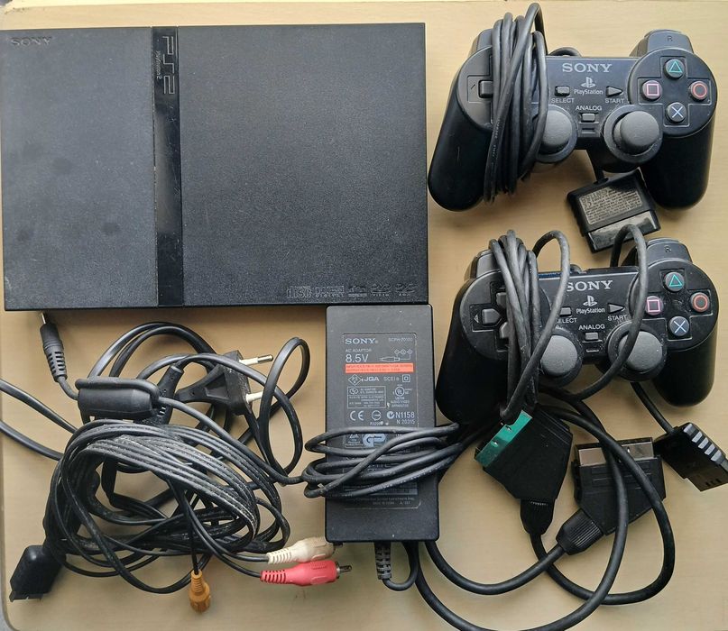 PS2 Sony com 2 Comandos, Carregador e Cabos