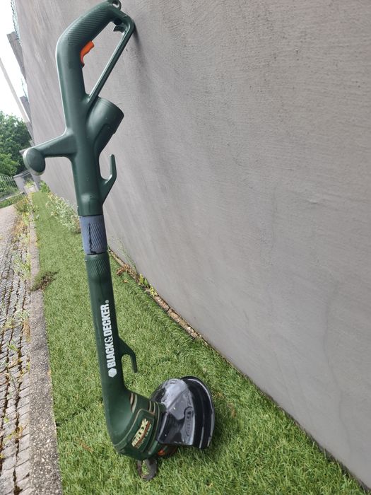 Aparador de Relva Eléctrico - Black & Decker.