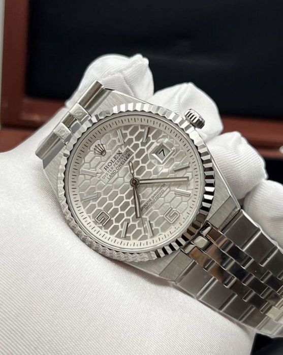 Часы Rolex Oyster Perpetual Land-Dweller белый