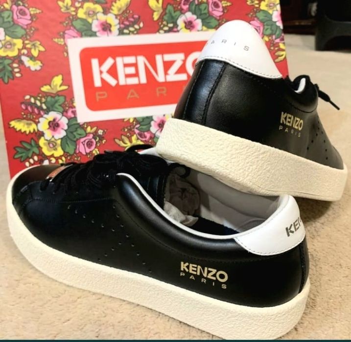 Sapatilhas KENZO. Couro. Tamanhos 43-44. 300€