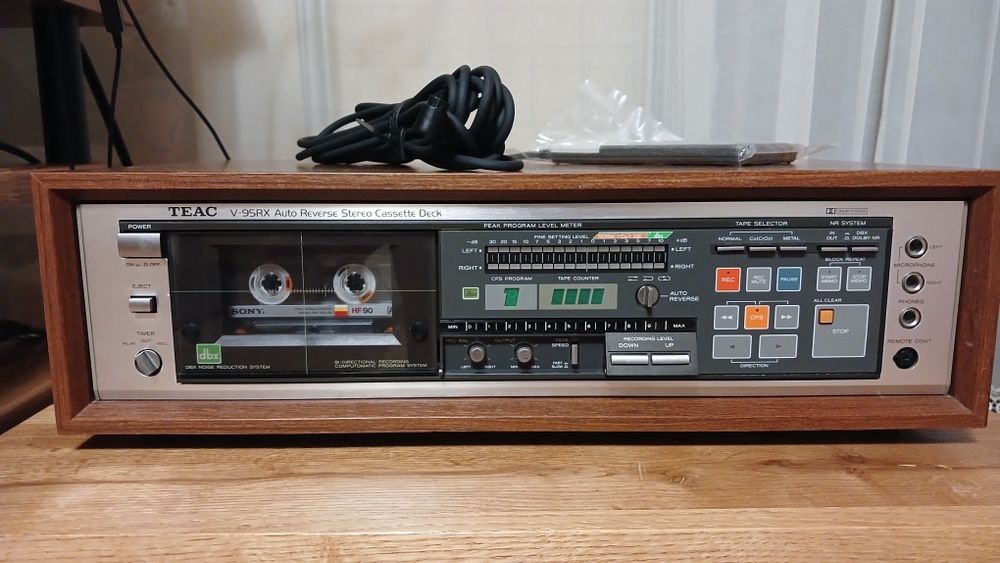 Касетна дека  в дуже доброму стані Teac v-95rx.