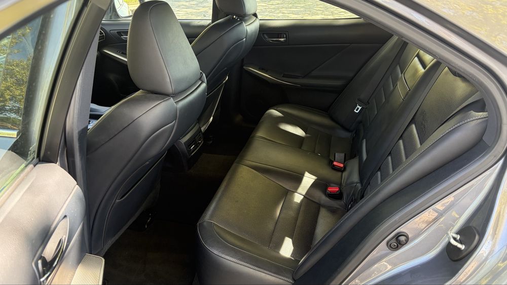 Lexus IS 300h F-Sport