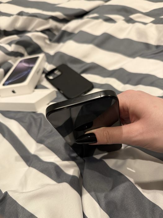 IPhone 16 pro 128gb 93% baterii