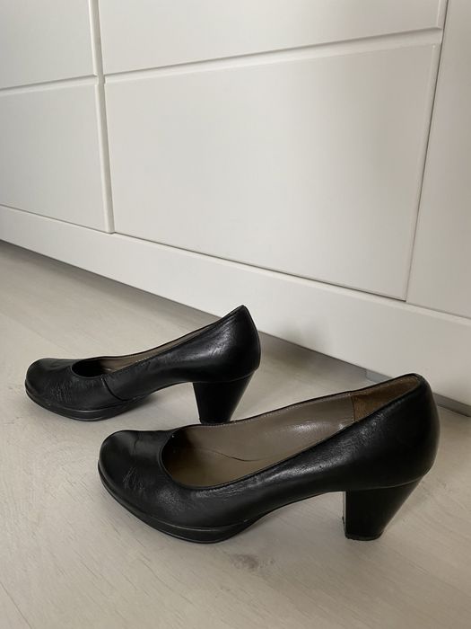 Czarne buty na niskim obcasie skóra naturalna ryłko 36