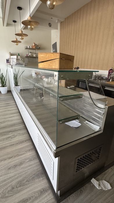 Vitrine Refrigerada com Balcão Inox – Excelente estado