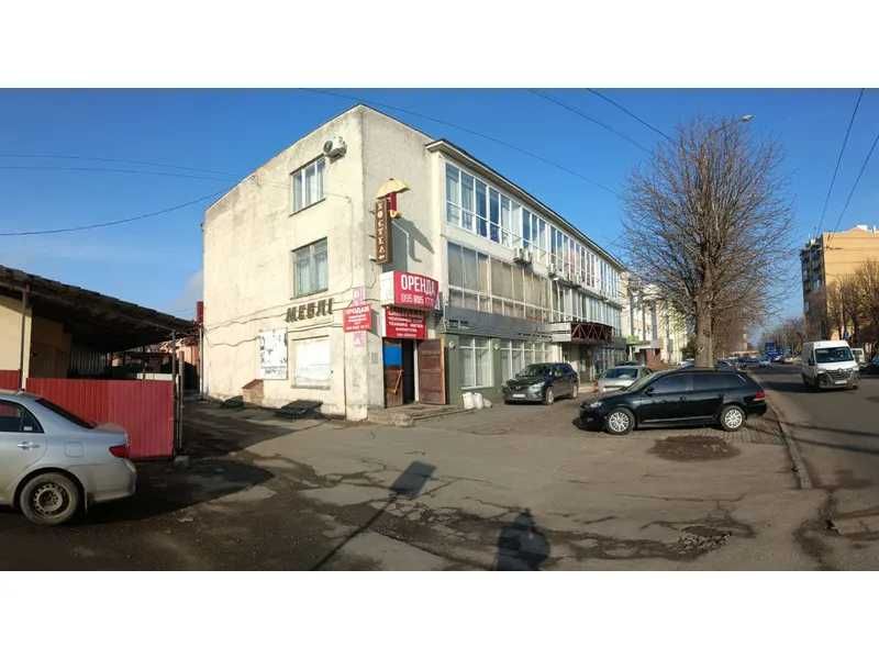 Продаж фасадного приміщення 484 м² під банк, клініку, офіс (вул. Червоного Хреста, 16)