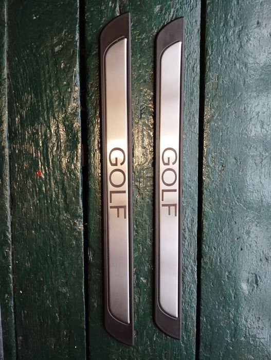 Універсальні накладки на пороги VW Golf