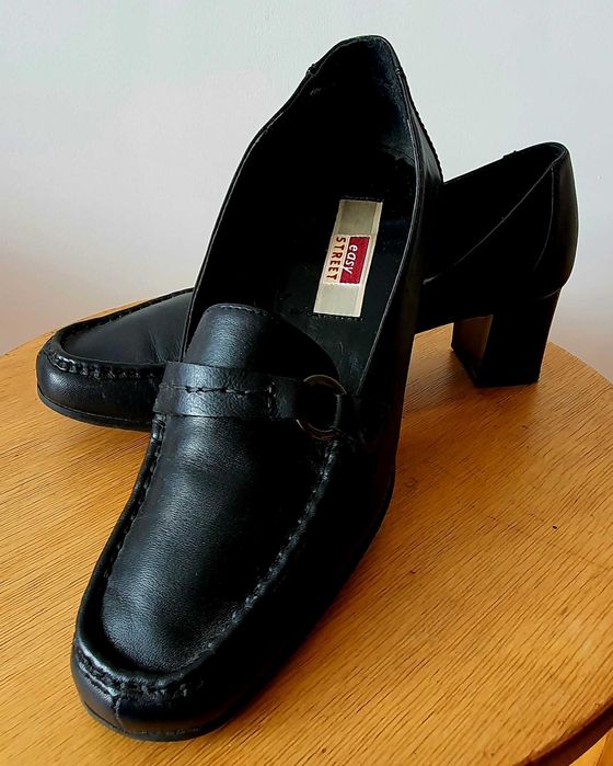 Buty damskie na obcasie czarne NOWE