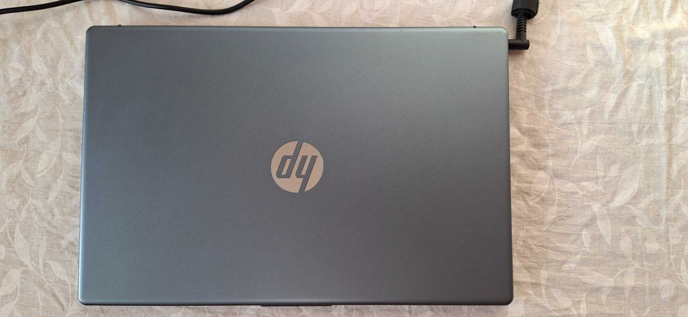 HP Laptop 15 c  Ryzen 5 7520U/16GB/512GB SSD/ Почти новый