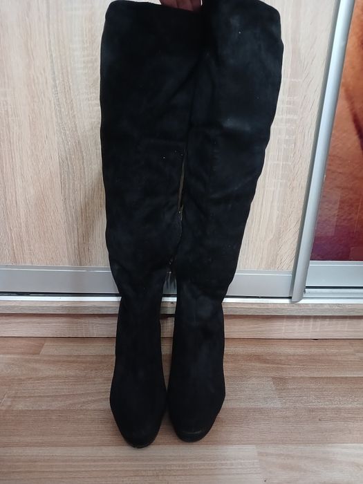 Високі чорні чоботи 39-39,5