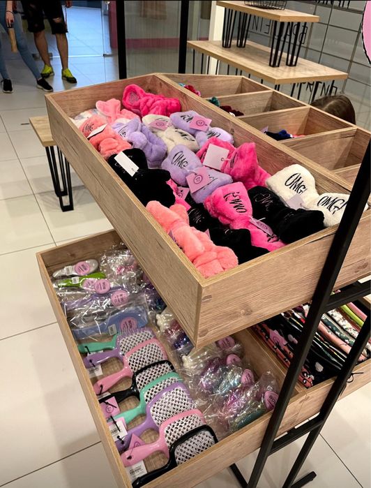 Торгові меблі для магазину та шоуруму, повний комплект, ідеальний стан