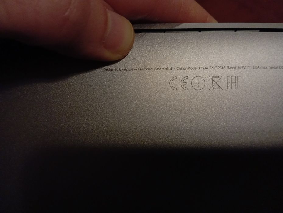 Macbook A1534 avariado