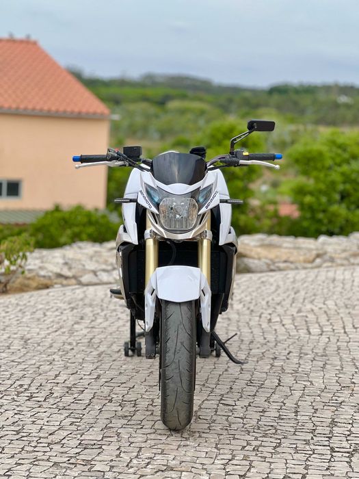 Suzuki GSR 750