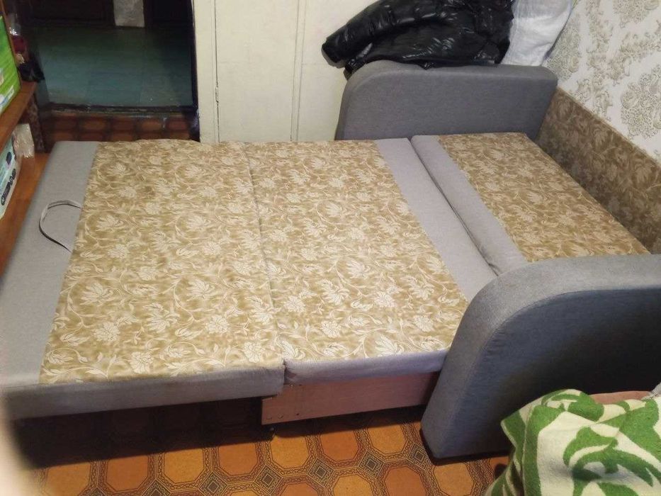 Продам компактный диван (софа, тахта)