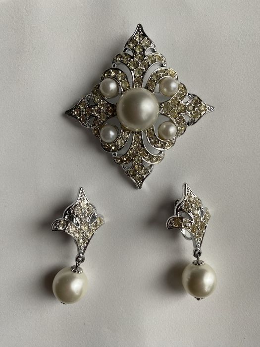 Колекційна вінтажна біжутерія Sarah Coventry