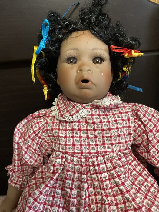 Фарфоровая кукла