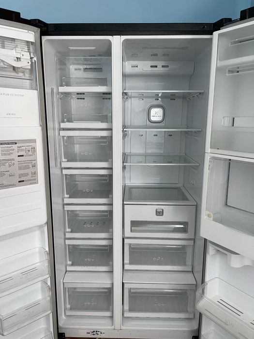 Продаю холодильник LG дводверний з льодогенератором