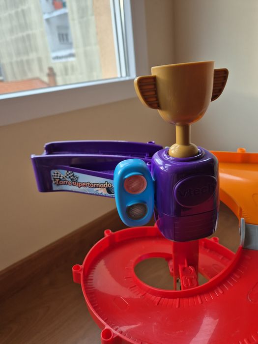 Carros .Torre VTECH  . Brinquedo crianças